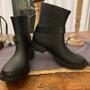 Colors of California Camperos rubber low boot with back zip Black size 9